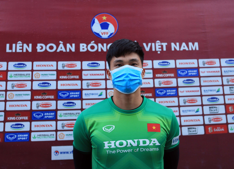 "Hot-boy" Văn Hoàng và cuộc cạnh tranh khốc liệt ở vị trí gác đền