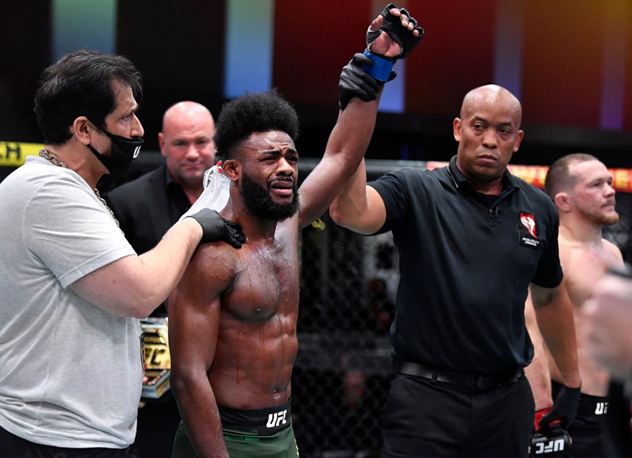 Aljamain Sterling rút lui khỏi trận tái đấu với Petr Yan tại UFC 267