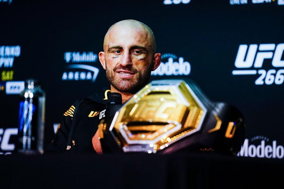 Thu nhập UFC 266: Alexander Volkanovski cùng 2 cú knockout nhận phần thưởng phụ