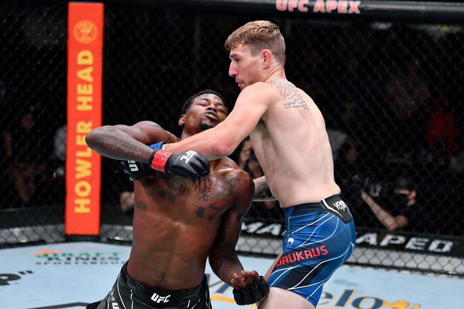UFC Fight Night 193: Tai nạn húc đầu hủy kết quả trận Kyle Daukaus và Kevin Holland