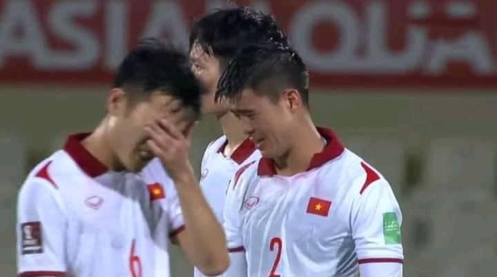 Cầu thủ Việt Nam bật khóc sau thất bại nghiệt ngã trước Trung Quốc