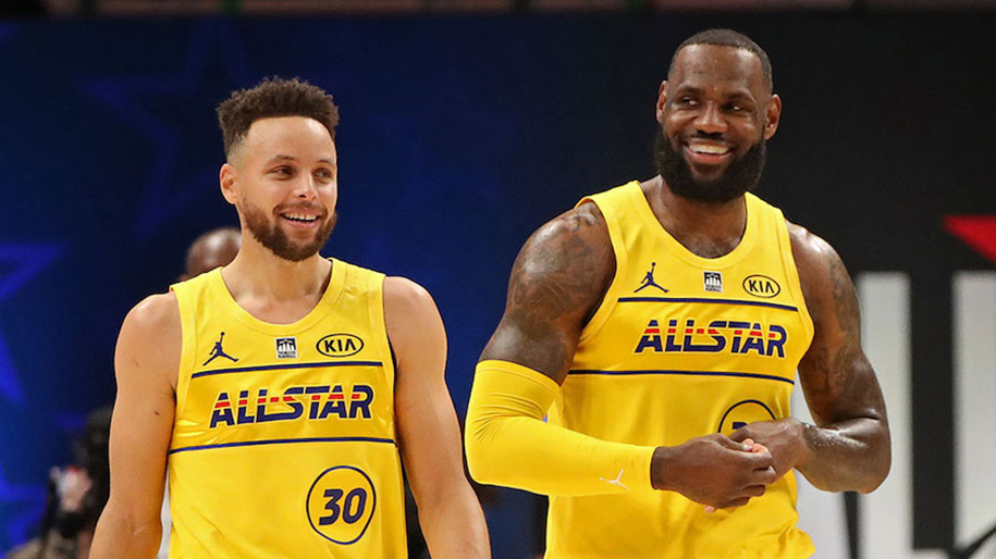 Stephen Curry khen ngợi LeBron James: Người tạo ra tiêu chuẩn “không tuổi” tại NBA