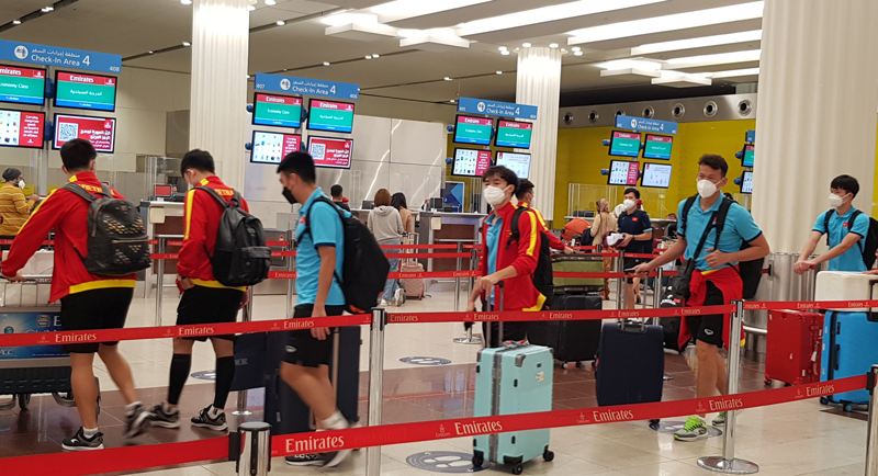 Bay chặng ngắn, tuyển Việt Nam mất cả đêm để sang Oman
