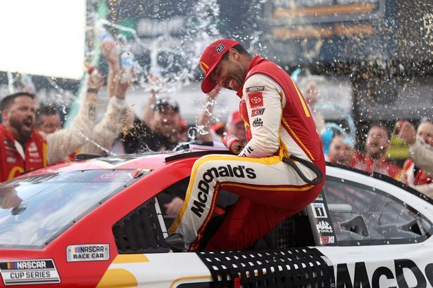 Tay đua da đen đầu tiên vô địch NASCAR sau 58 năm trên chiếc xe của Michael Jordan