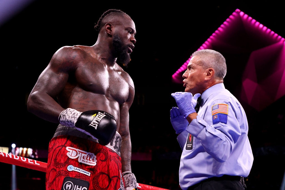 Deontay Wilder gãy tay sau trận đấu với Tyson Fury, được đối thủ công nhận "có tiến bộ"
