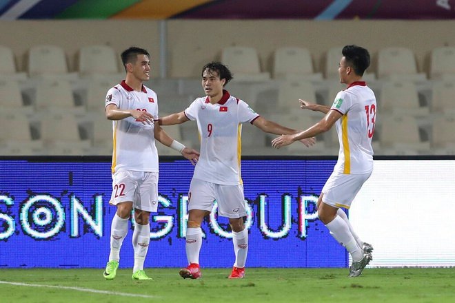 Tiến Linh cho Son Heung Min “ngửi khói” ở vòng loại World Cup 2022