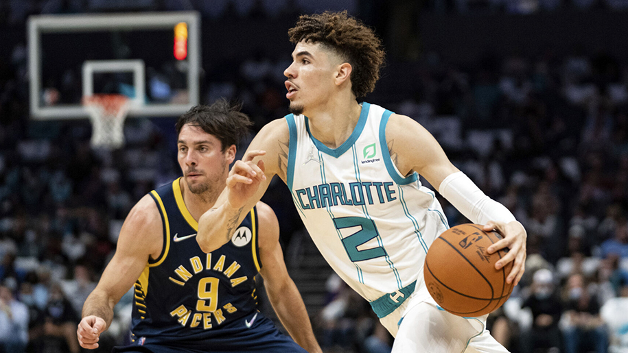 LaMelo Ball bùng nổ trận mở màn, cùng Charlotte Hornets lội ngược dòng 23 điểm