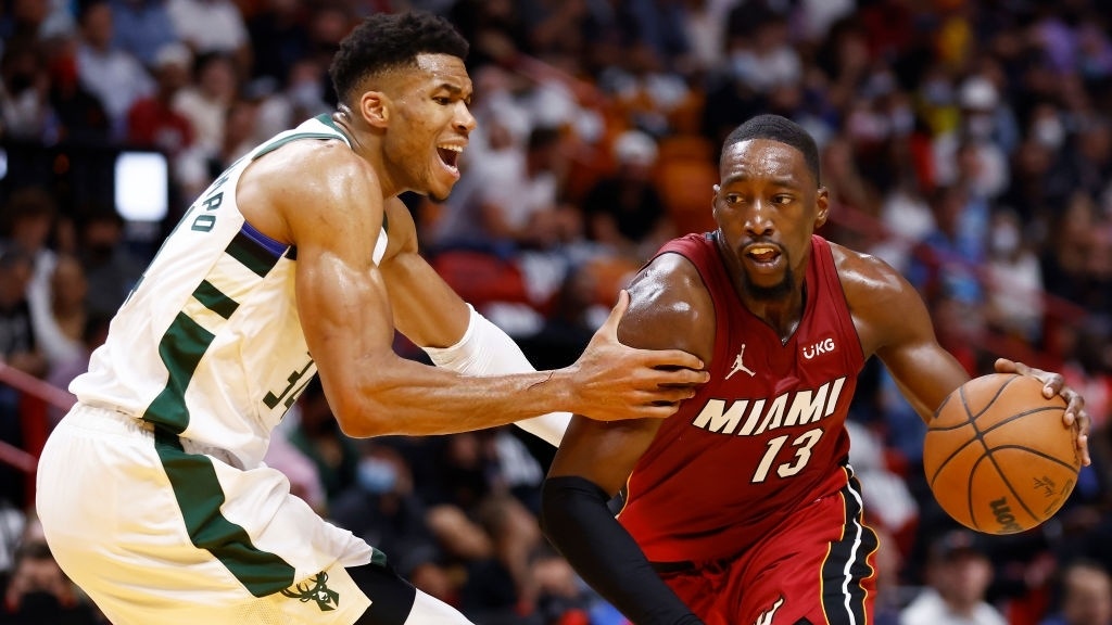 ĐKVĐ Milwaukee Bucks đại bại trên sân của Miami Heat