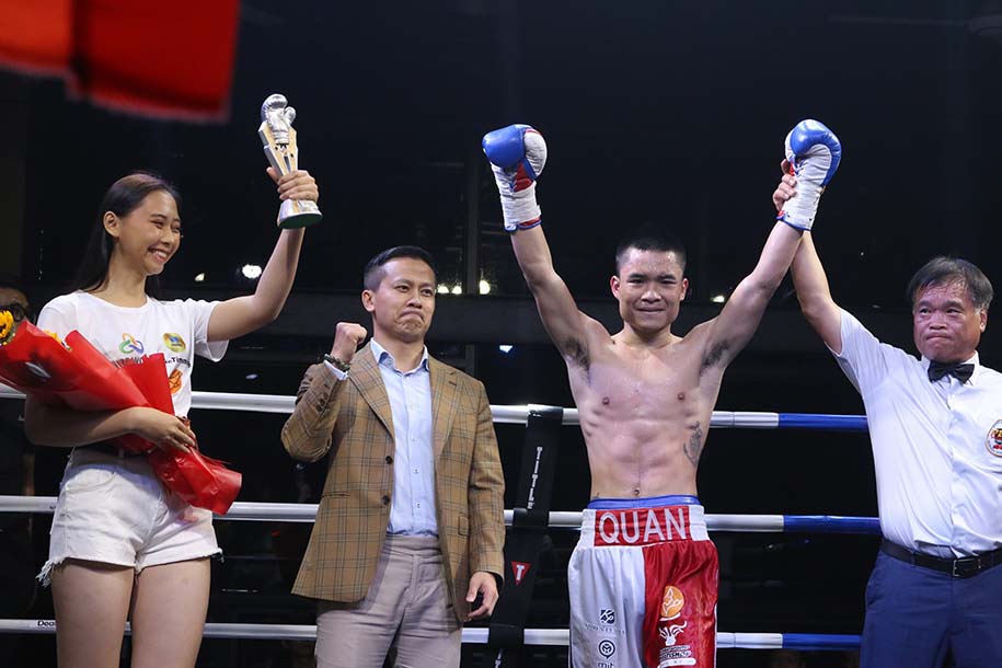 Đinh Hồng Qu&acirc;n: 