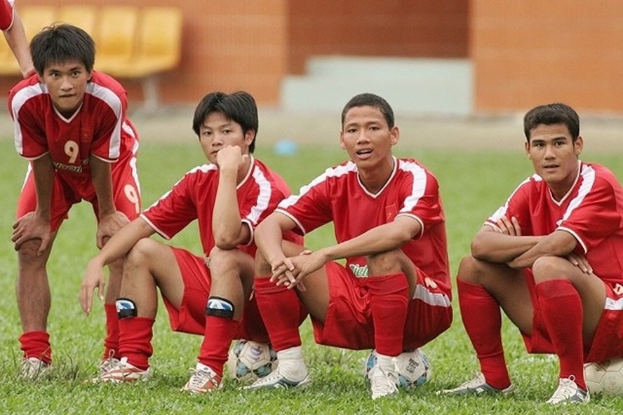 Top 5 cầu thủ trẻ nhất khoác áo tuyển Việt Nam: Văn Hậu, Công Vinh xếp sau một người