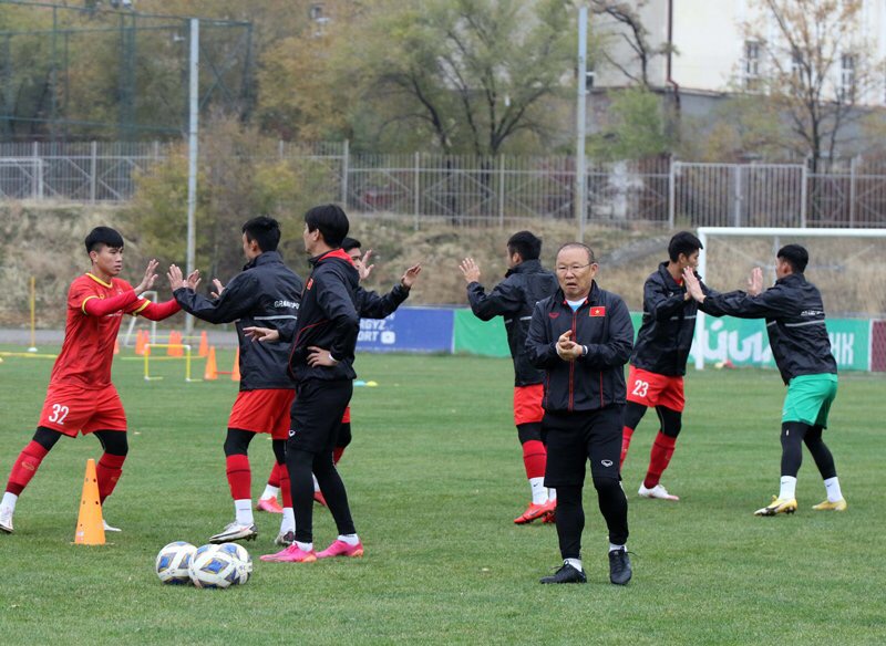U23 Việt Nam rèn bài tấn công dưới cái lạnh "cắt da, cắt thịt" ở Kyrgyzstan