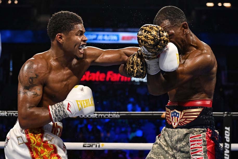 Shakur Stevenson đấm rách mắt Jamel Herring, lên ngôi WBO hạng junior-lightweight