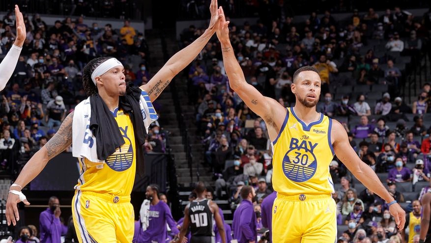 Curry cùng em rể tỏa sáng, Golden State Warriors vững mạch bất bại