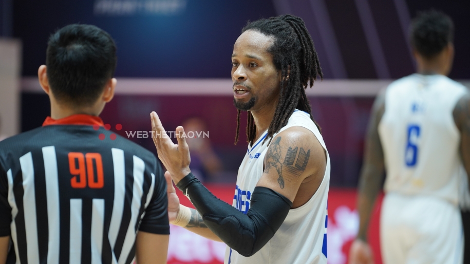 Hanoi Buffaloes để vàng rơi ở trận derby Thủ đô sau 5 phút thảm họa