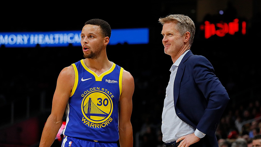 HLV Steve Kerr thích thú với luật "chống câu lỗi", Stephen Curry vẫn cố gắng làm quen