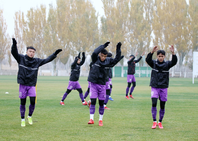 U23 Việt Nam mặc kín mít, tập dưới cái rét 2 độ C để đấu Myanmar
