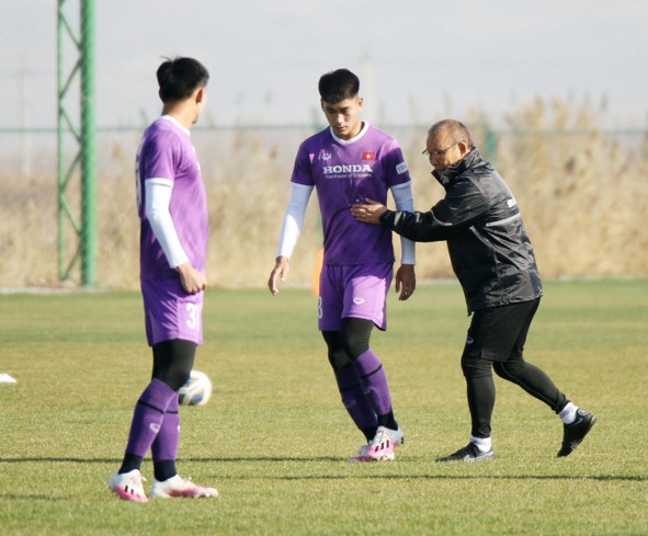 HLV Park Hang Seo đi dò thám, yêu cầu cầu thủ U23 Việt Nam “soi giò” U23 Myanmar