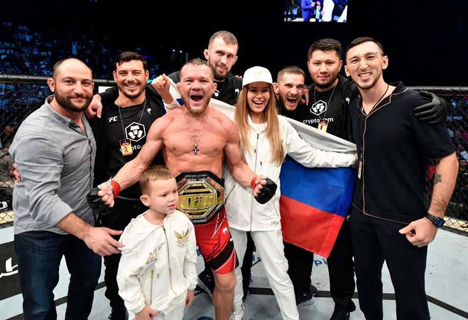 Petr Yan trở lại ng&ocirc;i vương trong trận chiến nảy lửa với Cory Sandhagen ở UFC 267
