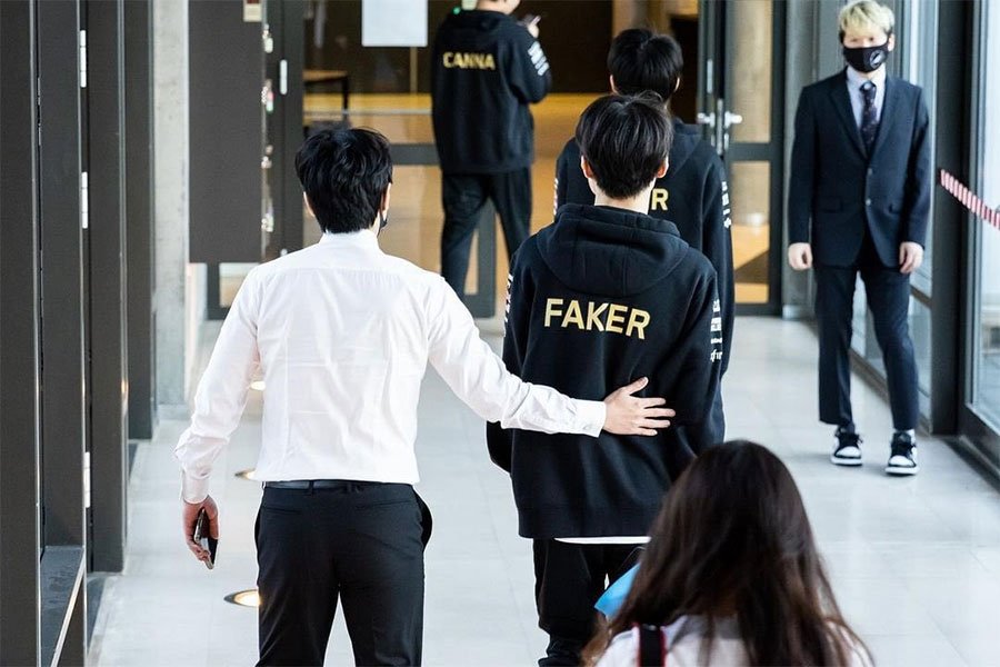 T1 Faker: Tôi mong muốn những điều tốt đẹp nhất tới HLV kkOma