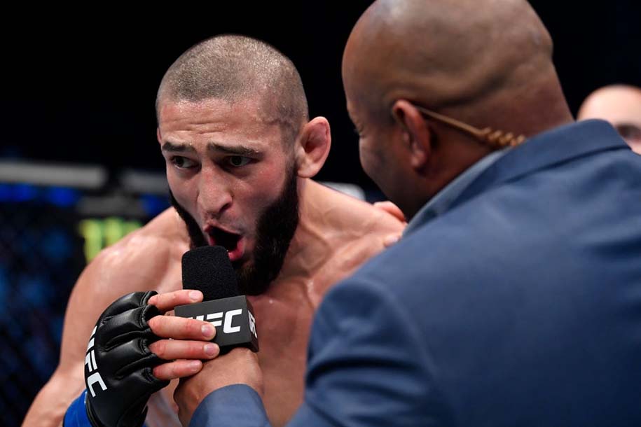 Khamzat Chimaev hủy diệt Li Jingliang tại UFC 267, gửi lời đe dọa tới hạng bán trung