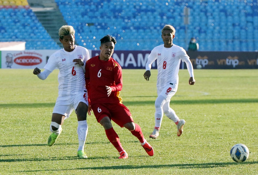 HLV Văn Sỹ: U23 Việt Nam phải đá thật nhiều để vỡ điểm yếu
