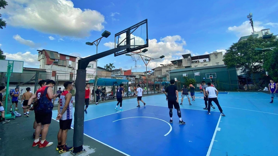 Baller nhiễm COVID-19 chơi bóng rổ tại nhiều sân ở Hà Nội