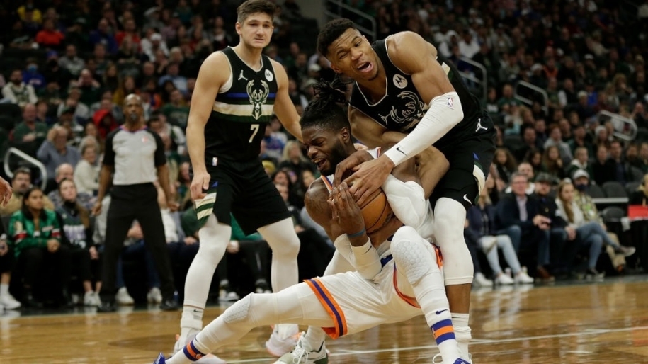 Xóa sổ cách biệt 21 điểm, New York Knicks đánh bại ĐKVĐ Milwaukee Bucks