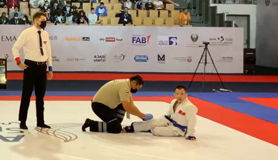 Võ sĩ Việt Nam dính chấn thương bất ngờ ở giải Vô địch Jujitsu thế giới