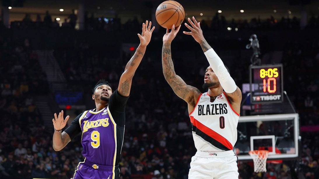 Lillard tìm lại chính mình, đè bẹp LA Lakers khi Davis đau bụng
