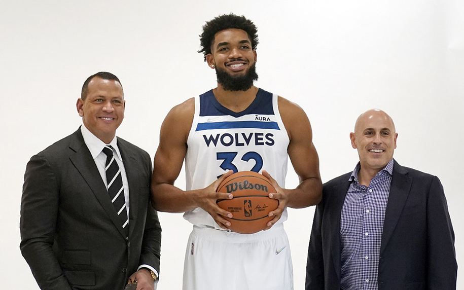 Tổ chức tiệc tùng cho cả đội, triệu phú vừa mua lại cổ phần của Timberwolves bị phạt