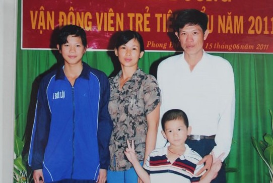 Hơn một thập kỷ xa con và ước mơ giản dị đến rơi nước mắt của bố Ánh Viên