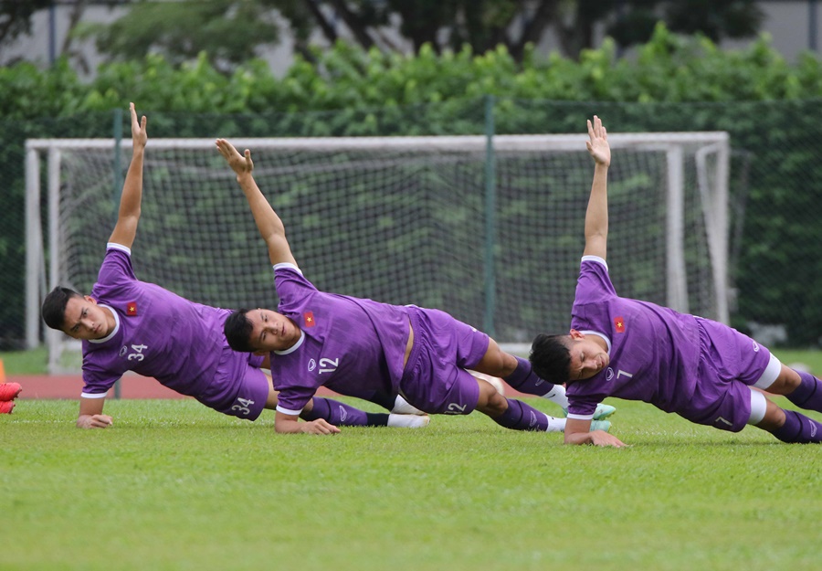 Tuyển Việt Nam giải phóng sức ì ở Singapore