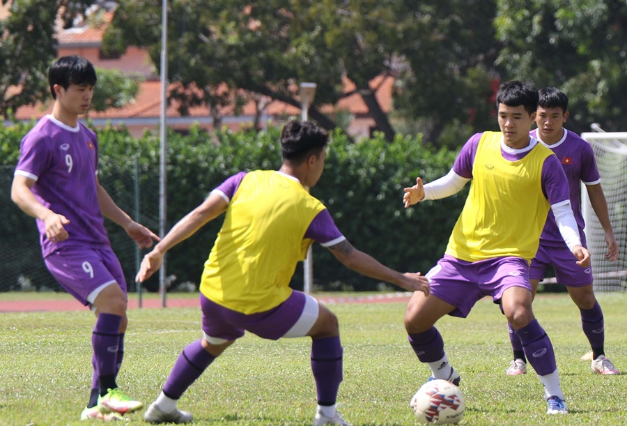 Tuyển Việt Nam đấu tập nội bộ, rà soát đội hình đấu Malaysia
