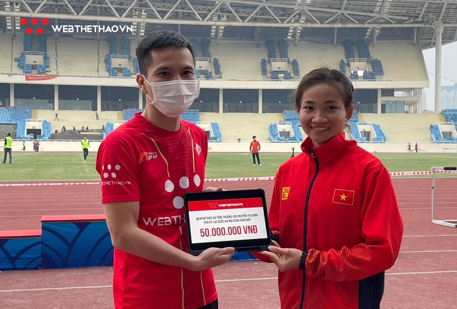 Ph&aacute; kỷ lục quốc gia tồn tại 18 năm, Nguyễn Thị Oanh được Webthethao thưởng n&oacute;ng 50 triệu đồng