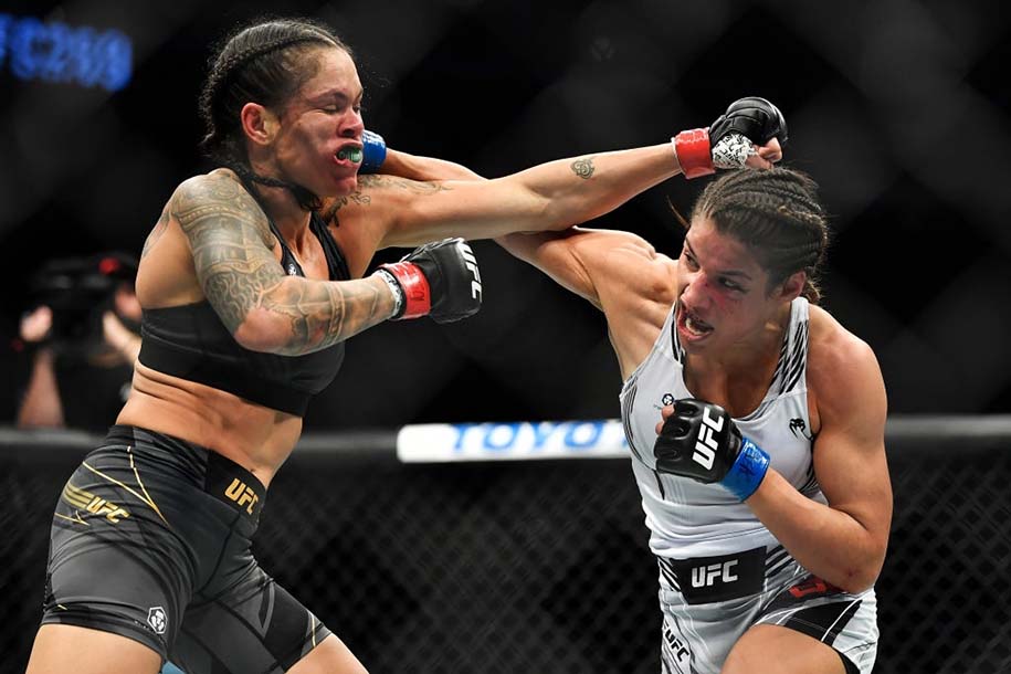 UFC 269: Julianna Pena kết liễu Amanda Nunes, cướp đai với màn lật kèo kinh điển