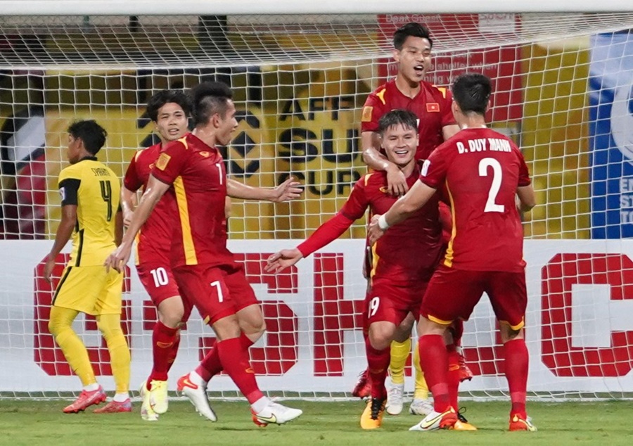 Quang Hải cạnh tranh sao Thái Lan ở Cầu thủ hay nhất AFF Cup