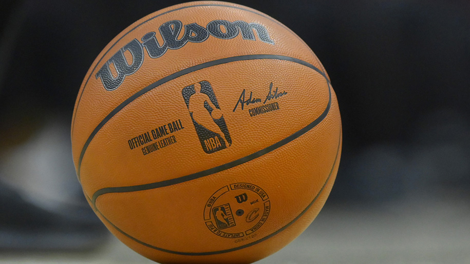 NBA sẽ không hoãn mùa giải 2021-22: "Chúng ta cần sống chung với dịch COVID-19"