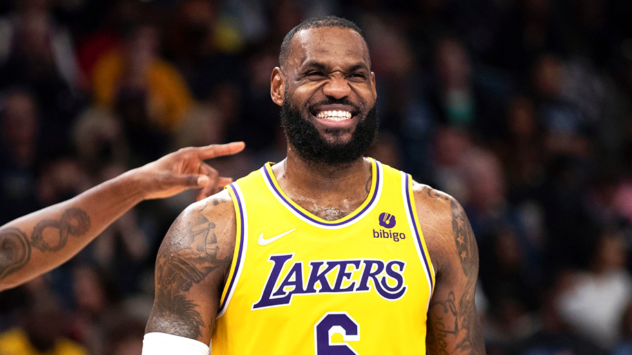 LeBron James bùng nổ hiệp 4, ghi 8 điểm “clutch" đưa Lakers đến chiến thắng trước Kings