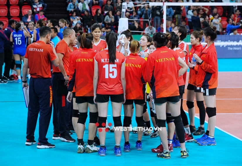 Gạch 4 cái tên khỏi danh sách đội tuyển bóng chuyền nữ chuẩn bị cho SEA Games 31 Gạch 4 cái tên khỏi danh sách đội tuyển bóng chuyền nữ chuẩn bị cho SEA Games 31