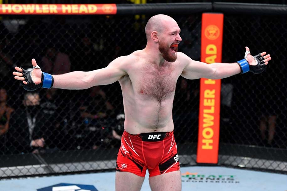 Tân binh UFC Viacheslav Borshchev mở màn knockout năm 2022 với đòn moi gan sấm sét