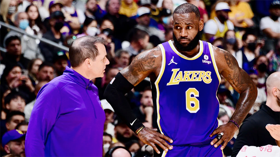 Los Angeles Lakers sẽ không sa thải HLV lúc này, nhưng nhiều "cửa tử" đang ở phía trước
