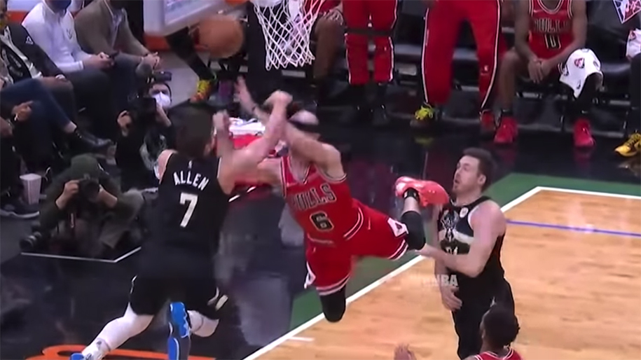Alex Caruso bị Grayson Allen phạm lỗi nguy hiểm: “Cậu ấy đã có thể mất sự nghiệp”
