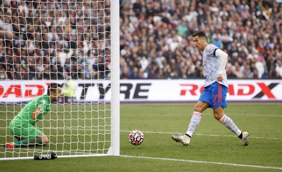 Trực tiếp MU vs West Ham: Ronaldo đọ s&uacute;ng Antonio