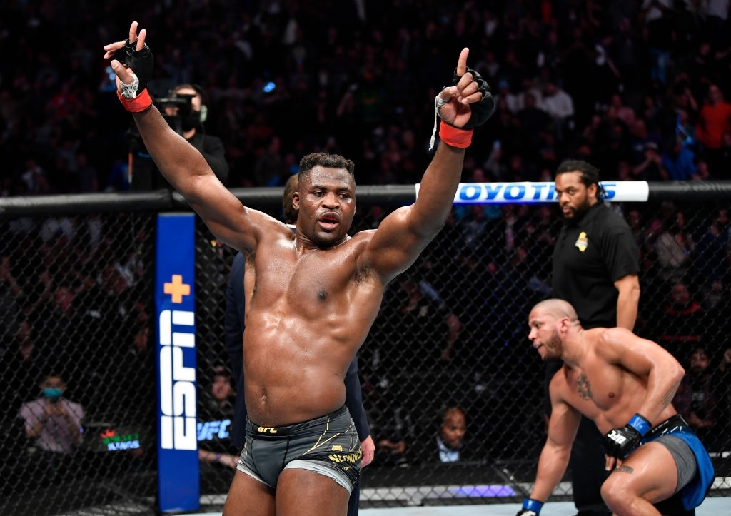 Francis Ngannou bảo vệ đai trước Ciryl Gane bằng những đ&ograve;n Wrestling ngoạn mục tại UFC 270
