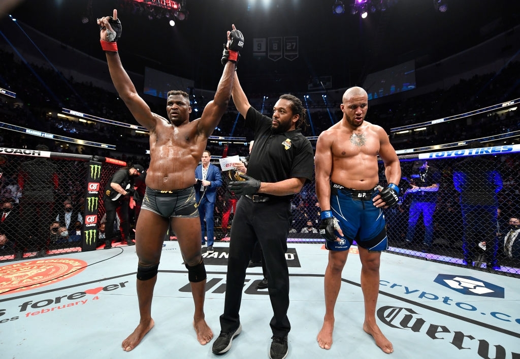 Francis Ngannou tiết lộ chấn thương d&acirc;y chằng trước UFC 270: Qu&aacute; nhiều thứ hỗn tạp đến với t&ocirc;i
