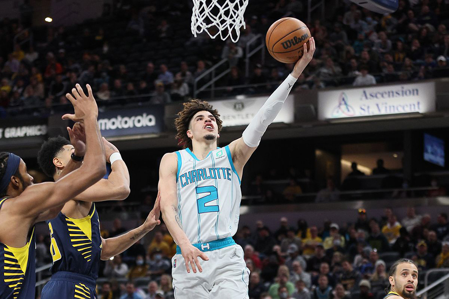 LaMelo Ball, Kelly Oubre giúp Charlotte Hornets phá một loạt kỷ lục trước Indiana Pacers