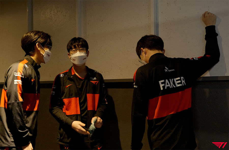Faker và Zeus tỏa sáng, T1 giữ vững mạch thắng tại LCK Faker và Zeus tỏa sáng, T1 giữ vững mạch thắng tại LCK