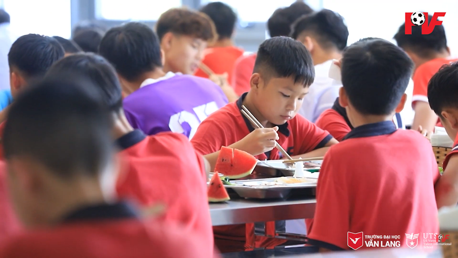 Dinh dưỡng ngày Tết: Cầu thủ nên ăn uống như thế nào để duy trì phong độ?