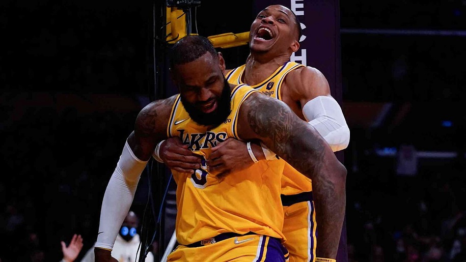LeBron James đau đầu gối chưa rõ ngày trở lại: Lakers chọn phương án an toàn