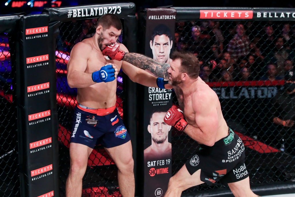 Bellator 273: Ryan Bader giữ ngôi hạng nặng thành công trước Valentin Moldavsky